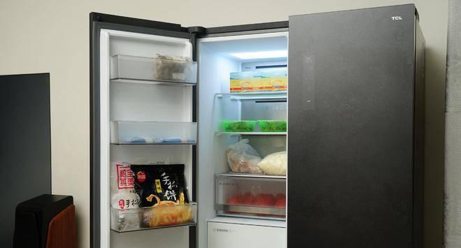 TCLQ10冰箱（家庭生活必备，让你的冰箱体验焕然一新）