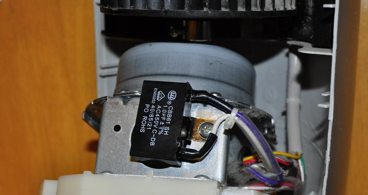 冰箱启动电容损坏的原因及解决方法（冰箱启动电容故障的危害与维修指南）
