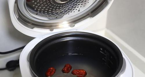 电饭煲糊的原因及解决方法（揭秘电饭煲糊的成因）