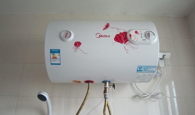 热水器插电有响声的解决方法（消除热水器插电产生的噪音）