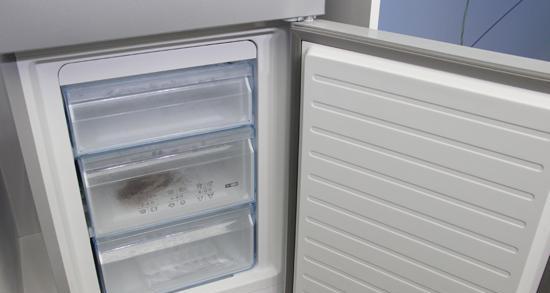 冰箱出水问题及解决方法（冰箱出水原因分析及修理指南）