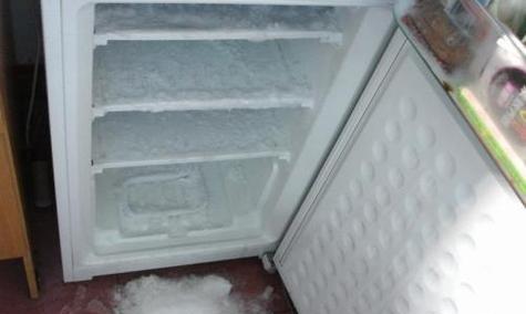如何解决冰柜排气孔堵塞问题（快速清理冰柜排气孔的方法及注意事项）