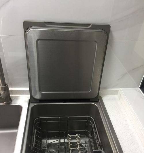 洗碗机厨具收纳叠放的妙招（让厨房更整洁有序）