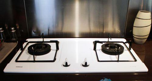 燃气灶灶芯清洗方法——让你的厨房再次熠熠生辉（轻松掌握清洁技巧）