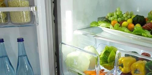 冰柜漏水的修复方法（快速解决冰柜漏水问题的实用技巧）