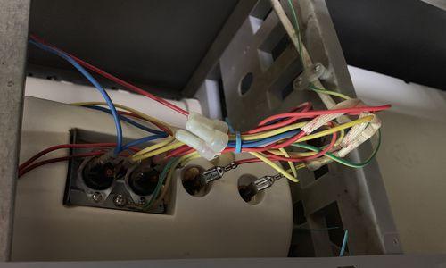饮水机漏水地方坏了怎么修（解决家用饮水机漏水问题的方法及步骤）