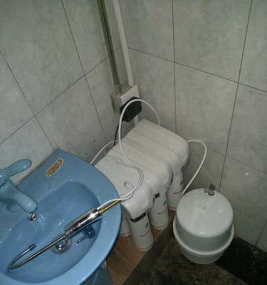 饮水机漏水地方坏了怎么修（解决家用饮水机漏水问题的方法及步骤）