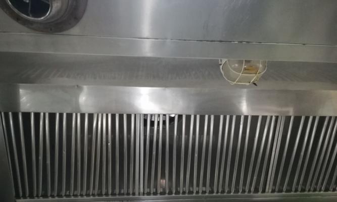 嘉善商用油烟机清洗方法大揭秘(轻松学会清洗商用油烟机)