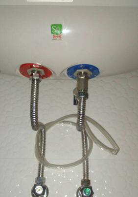 如何修理热水器水箱漏水（简单步骤解决您的热水器漏水问题）