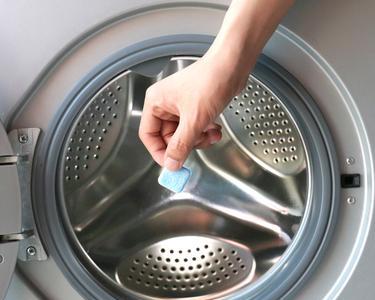 如何正确清洁吉林滚筒洗衣机（简单易行的清洁方法保证洗衣机的正常使用）