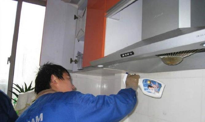 杭州标准化油烟机清洗方法（全面了解杭州标准化油烟机清洗技巧）