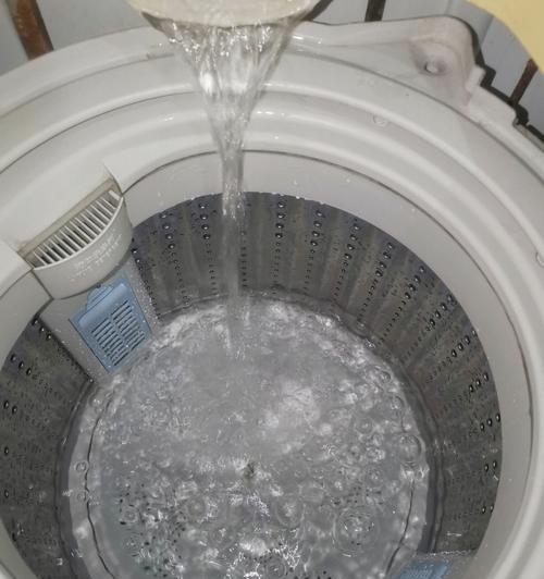如何清洗污垢的洗衣机（简单易行的清洁方法）