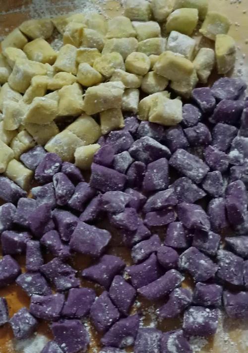 怎么处理芋圆硬了的问题（让芋圆回到柔软的美味世界）