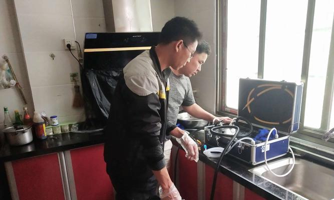 如何正确清洗油烟机（掌握正确的清洁方法）