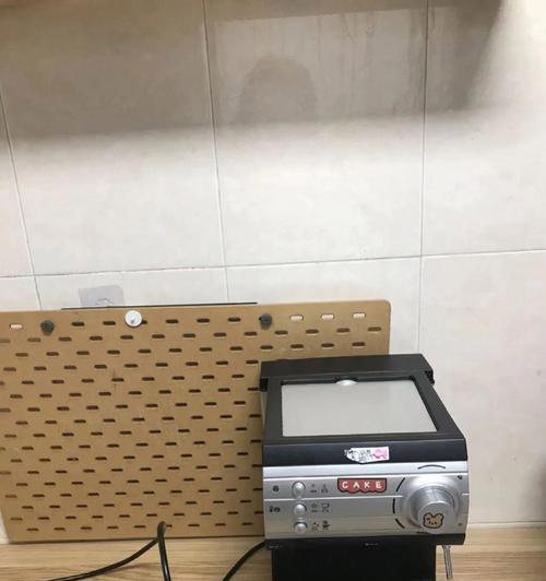 咖啡机冒水漏气的解决方法（修复咖啡机冒水漏气问题的实用技巧）