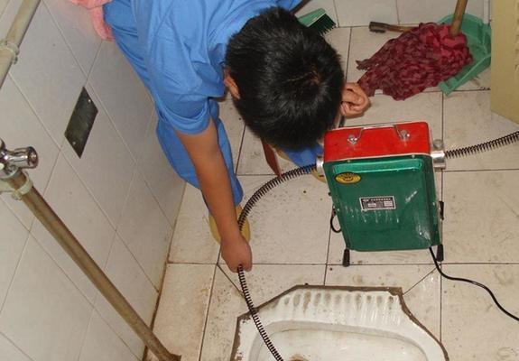 美标马桶漏水维修指南（解决常见部位漏水问题的关键方法）