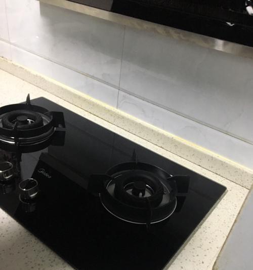 嵌入式玻璃燃气灶拆卸方法（简单易学的拆卸步骤）