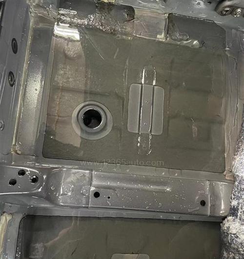 大金空调排水管堵塞维修步骤（教你如何操作清洗大金空调排水管）