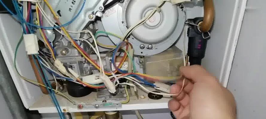 解决樱雪壁挂炉出现E4的方法（探索壁挂炉E4故障的原因及解决方案）