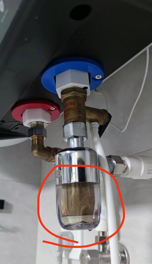 如何修理漏水的电热水器开关（简单有效的解决方法）