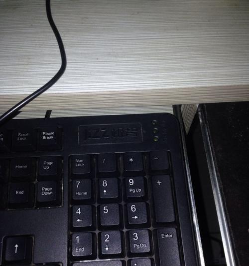 手机开关机时电脑屏幕不亮怎么办？