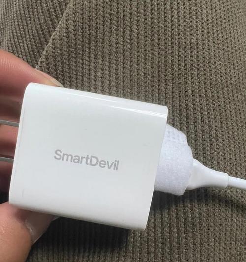 车载苹果充电器正常工作温度范围是多少？温度异常时应如何处理？