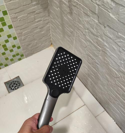热水器洒水大喷头拆卸方法是什么？