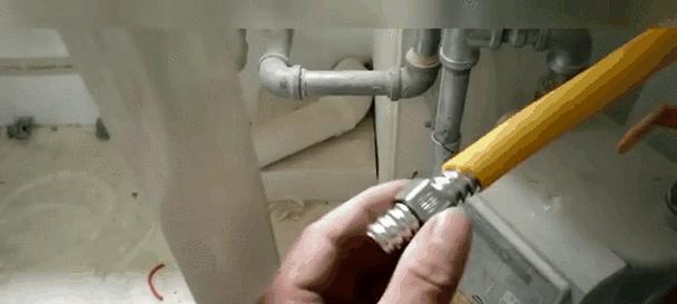 热水器的固定底托是什么？如何正确安装和使用？