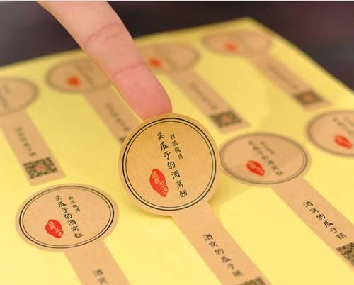 充电器贴纸记号的去除方法是什么？