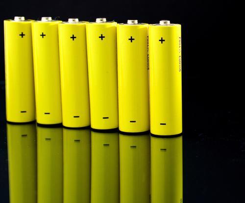 三轮充电器的标准电压和电流是多少？如何选择合适的三轮充电器？