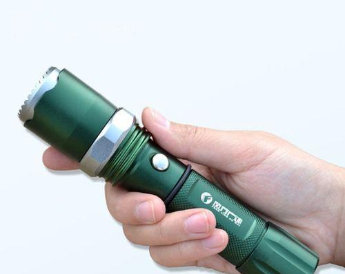 闪光手电筒充电器多少伏？充电器电压对性能有何影响？