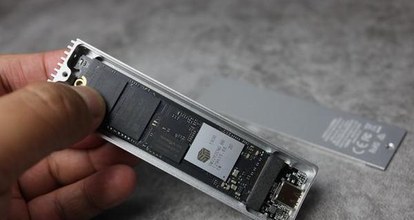 移动硬盘外壳拆卸方法是什么？