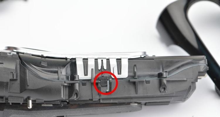 手机电池拆卸撬棒使用技巧是什么？