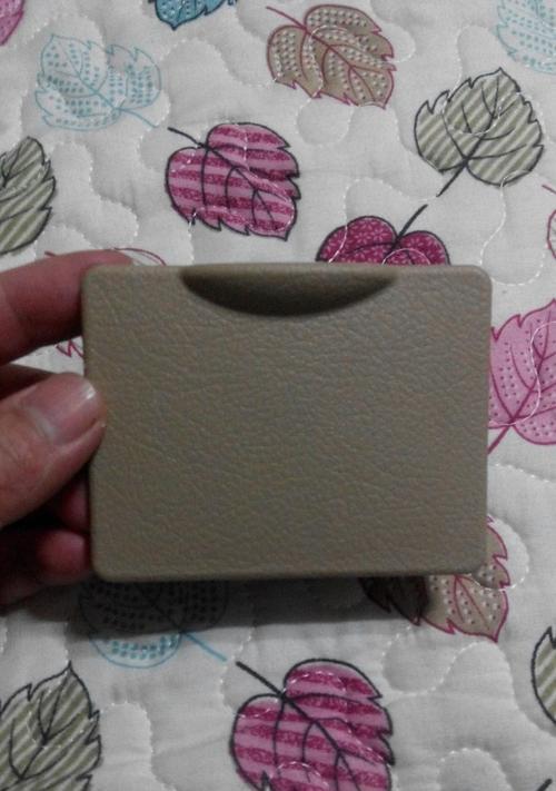 车载烟灰缸充电器的正确使用方法是什么？使用中应注意哪些问题？