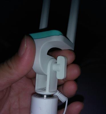 荣耀手机x40自拍杆使用方法是什么？如何连接？